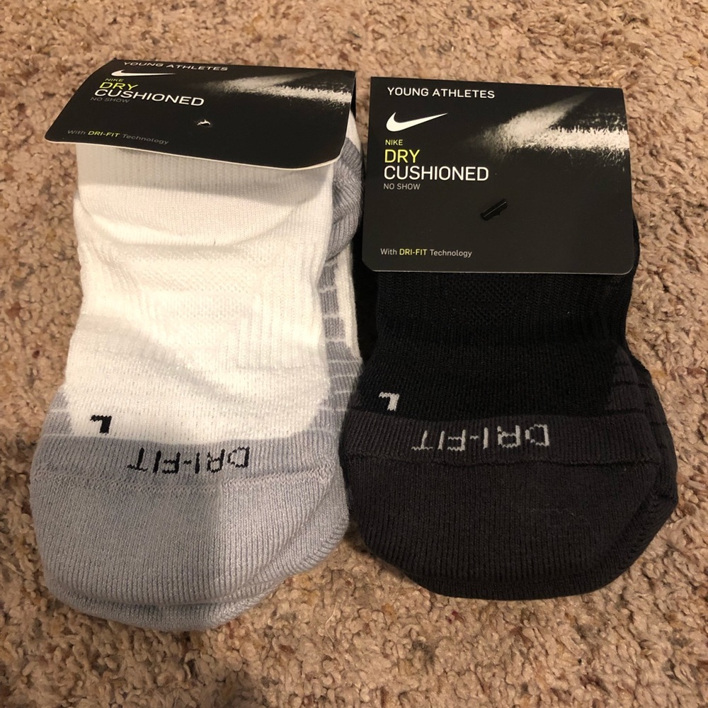 NWT Nike Youth Size Y3-Y5 No Show Dri-Fit Socks
